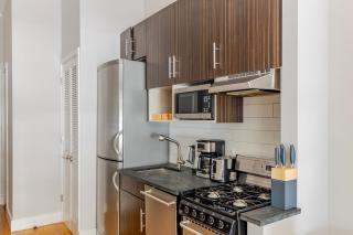 Blueground Hells Kitchen washer nr Times Square NYC-1875 - 6