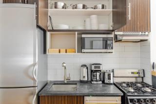 Blueground Hells Kitchen washer nr Times Square NYC-1875 - 5