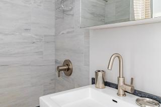 Blueground Hells Kitchen washer nr Times Square NYC-1875 - 2