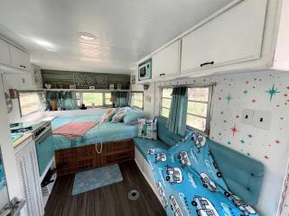 Marble Falls Retro Caravan Glamping: Your Vintage Getaway Awaits - Marble Falls - 7