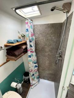 Marble Falls Retro Caravan Glamping: Your Vintage Getaway Awaits - Marble Falls - 4