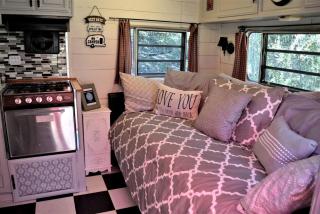 Texas Hill Country Vintage Caravan Glamping - Marble Falls - 5