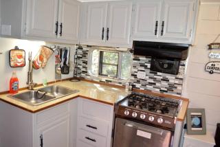 Texas Hill Country Vintage Caravan Glamping - Marble Falls - 2