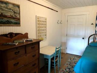 Picturesque Vintage Cabin with Lake Views in Florida - Bradenton - 6