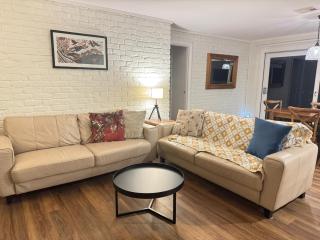 Serene Farm-Style Escape 4 Bed Home and Private Guest House - 8