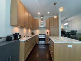 Family-Friendly 5BR Home Near UBC - Vancouver - 6