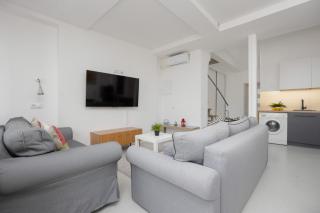 CityView Two-Storey Apartment Hala Mirowska Warsaw by Noclegi Renters - Varsovie - 1