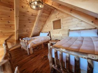 Group Friendly Cabin with Spa on the Deck in Ohio - - 6