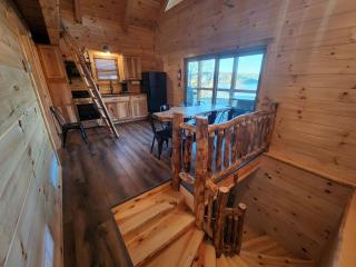 Group Friendly Cabin with Spa on the Deck in Ohio - - 2
