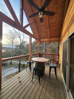 Lakeview Cabin Perfect for Groups with Hot-Tub in Ohio - - 9