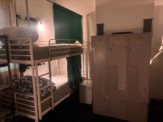 Shiralee Hostel -note - Valid passport required to check in - Perth - 9