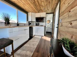 Stunning Tiny House with Picnic Space, Barbecue and Fire Pit in Meadview, Arizona - Ray Place - 8