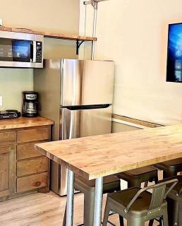 Fantastic Waterfront Tented Cabin - Ideal for a Glamping Getaway near San Antonio, Texas - Marion - 5