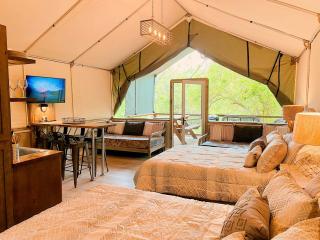 Fantastic Waterfront Tented Cabin - Ideal for a Glamping Getaway near San Antonio, Texas - Marion - 4