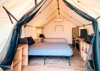 Beautiful Glamping Retreat Destination: Tranquil Safari Tent on the San Marcos River near Kingsbury, Texas - Kingsbury - 6
