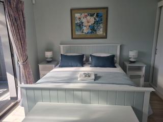 Modern Solar powered 1 bed studio apartment with amazing views - Plettenberg Bay - 6
