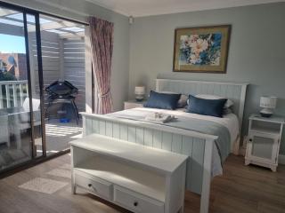 Modern Solar powered 1 bed studio apartment with amazing views - Plettenberg Bay - 9