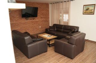 Masha Poolhouse - - 9