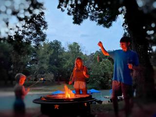 Fantastic Safari Tent on the San Marcos River - Perfect for a Glamping Getaway near Kingsbury, Texas - - 6