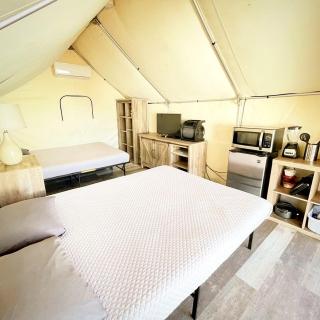 Riverside Oasis: Luxury Safari Tent near Kingsbury, Texas, Perfect for a Family Glamping Vacation - Kingsbury - 4
