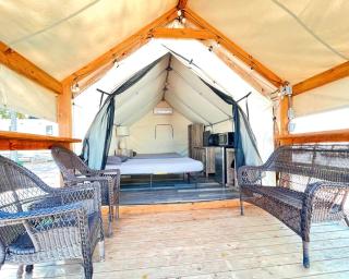 Riverside Oasis: Luxury Safari Tent near Kingsbury, Texas, Perfect for a Family Glamping Vacation - Kingsbury - 2