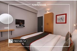 Townhouse Singapore Mall - Chinhat - 0