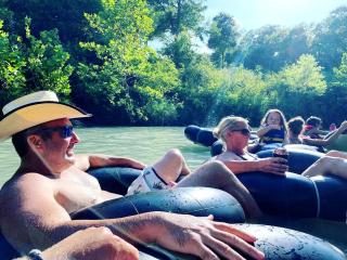 Texas Riverside Retreat: Fully-Equipped Family-Friendly Safari Tent near Kingsbury - Kingsbury - 9