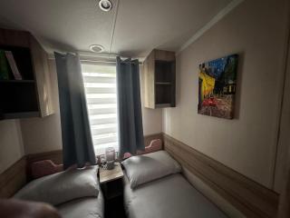 Tranquil Caravan Retreat by the Seaside PortSeton - 4