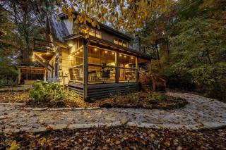 Impressive Log Cabin with Fireplace, Fire Pit and Hot-tub in Unionville, Indiana - Unionville - 9