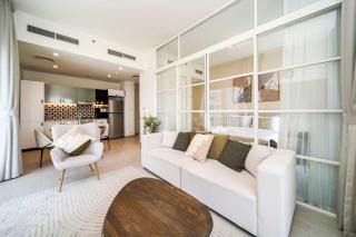 PVH - Mesmerizing 2BR - Golfville Dubai Hills - 3