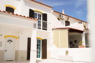 Altura House by LovelyStay - 9