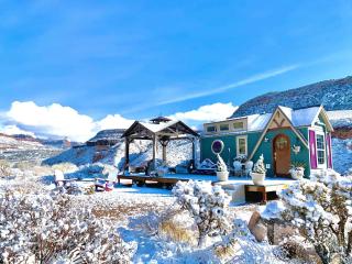 Magical Tiny House with a Hot Tub for Zion National Park Getaways - La Verkin - 0