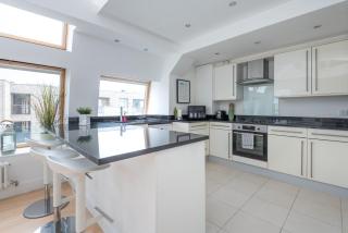 Elegant 1-Bed Open-Plan Living Free Parking - Beckenham - 3