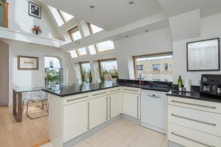 Elegant 1-Bed Open-Plan Living Free Parking - Beckenham - 1