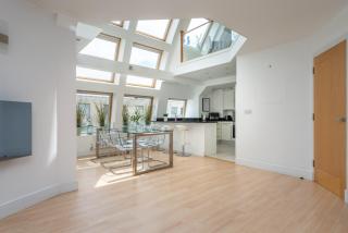Elegant 1-Bed Open-Plan Living Free Parking - Beckenham - 5