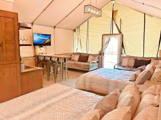 Beautiful Tented Cabin by a Creek - Ideal for a Fun Family Vacation in Seguin, Texas - 3