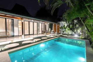 Your Private Oasis in Bali - Modern Villa, Big Pool, Lush Surroundings - Ubud - 0