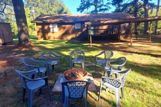 Delightful Cottage with Fire Pit, Screened Equipped Porch and Lake Views in Texas - Karnack - 0