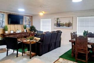 Delightful Cottage with Fire Pit, Screened Equipped Porch and Lake Views in Texas - Karnack - 3