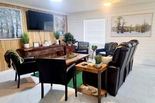 Delightful Cottage with Fire Pit, Screened Equipped Porch and Lake Views in Texas - Karnack - 2