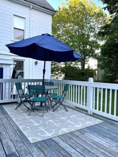 Arlies Digs One Block To Willard Beach - 4