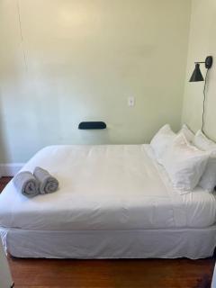 Beautiful West End Apartment - 7