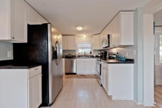 Back Cove - Large Sunny 2 Bedroom Condo - 3