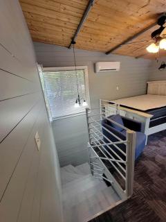 Romantic Glamping Getaway Perfect for Quality Time with Your Partner: Cute Tiny House near Owensville, Missouri - Owensville - 6