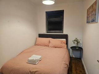Cozy Retreat in Bridgend with 3 Bedrooms - Bridgend - 1