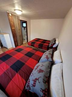Amazing Riverfront Cottage with Fire Pit in Wellston, Michigan - Wellston - 3