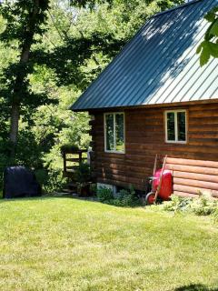 Charming Creekside Log Cabin with Wood Burning Stove Overlooking the Neshannock Creek, Western PA - Volant - 7