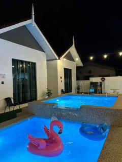 Dtamu Mama Roomstay w Pool and Wifi - Kertih - 9