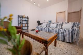 Coastal Charm Spacious 3-Bedroom Retreat Steps from the Beach - St Paul's Bay - 8