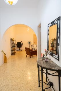Coastal Charm Spacious 3-Bedroom Retreat Steps from the Beach - St Paul's Bay - 5